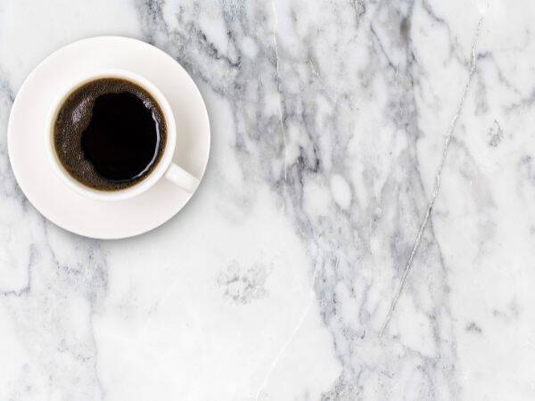 Dlaczego stoliki kawowe z blatem ze spieku kwarcowego są tak wyjątkowe?